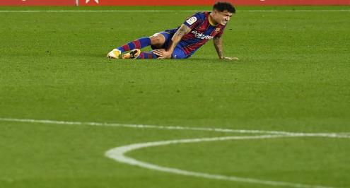 برشلونة يعلن.. خضوع كوتينيو لجراحة بعد إصابته في الركبة اليسرى
